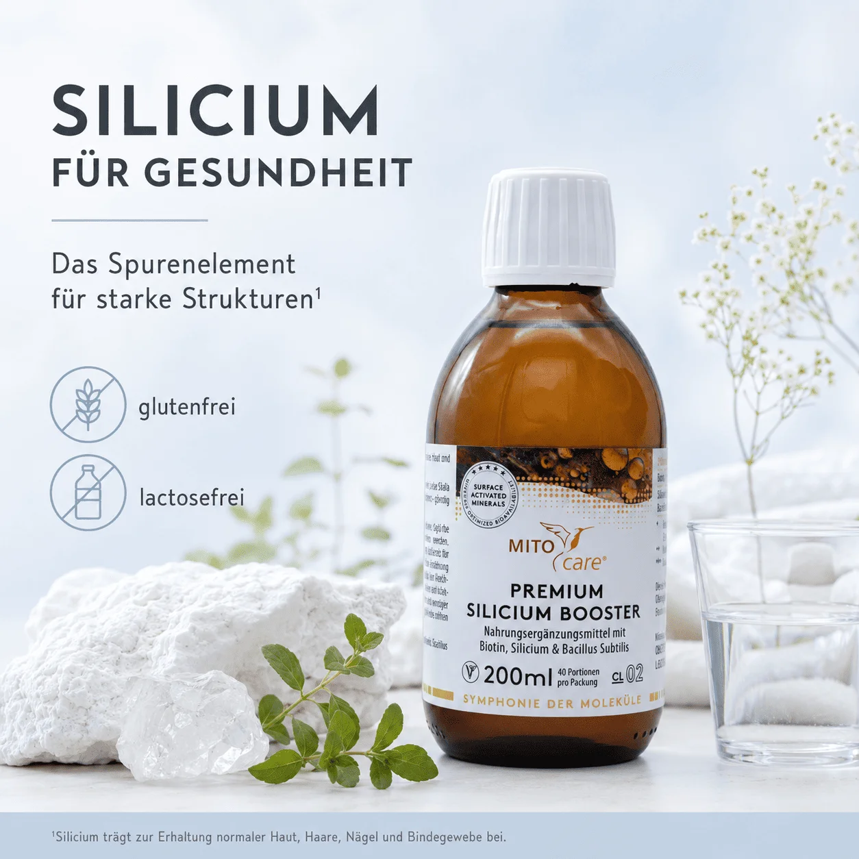 Mitocare Premium Silicium Booster – Silicium für Gesundheit, glutenfrei und lactosefrei Mitocare Premium Silicium Booster Flasche mit Glas und Mineralien als Blogbild zum Thema Silicium für Gesundheit, glutenfrei und lactosefrei.